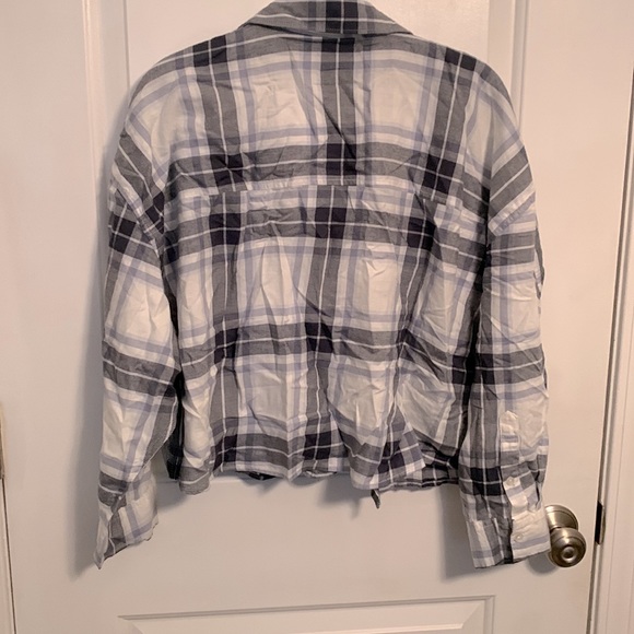 Abercrombie & Fitch 90s Cropped Boxy Flannel Button Up Shirt - Picture 3 of 3